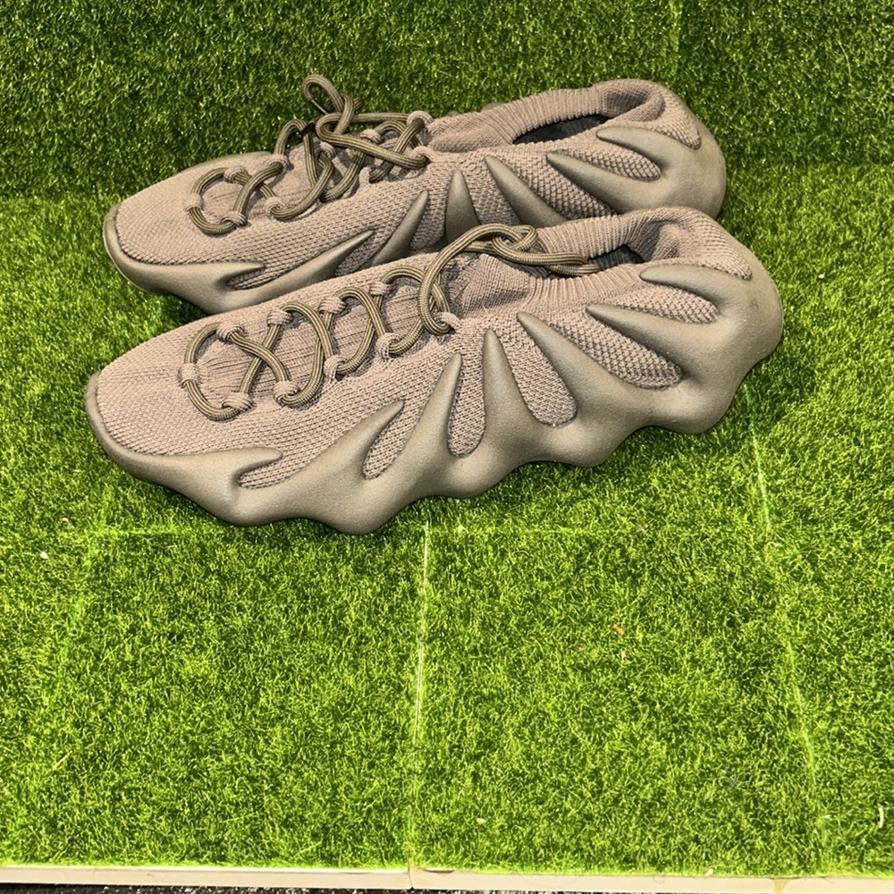 Yeezy - Picture 3 of 4